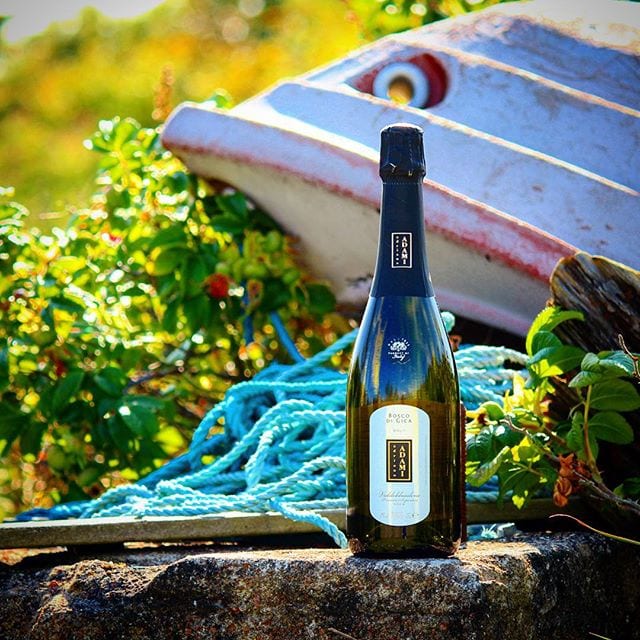 Äntligen fredag!! Ikväll provas prosecco'n Bosco di Gica (nr 90173; 131kr) från producenten Adami. Någon som redan provat innehållet i denna butelj? Ha en finfin dag!! ️?