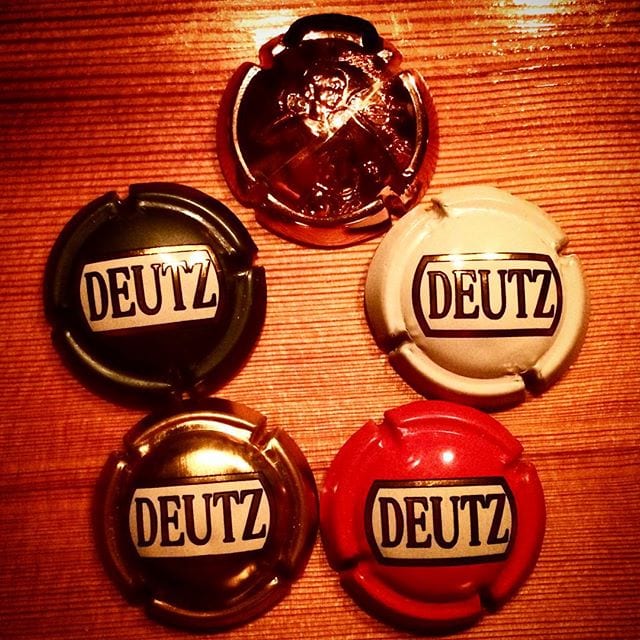 Oj vilken underbar afton! Hela fem olika champagner från Deutz provsmakade. Bäst var Cuvée William 2002 (nr 95243; 1100 kr) - en magnifik skapelse! Någon som kan sätta rätt namn på rätt färg?