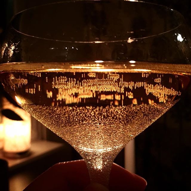Vill önska alla en fantastiskt härlig fredag! Må bubblet flöda även hos er ikväll! @orrefors