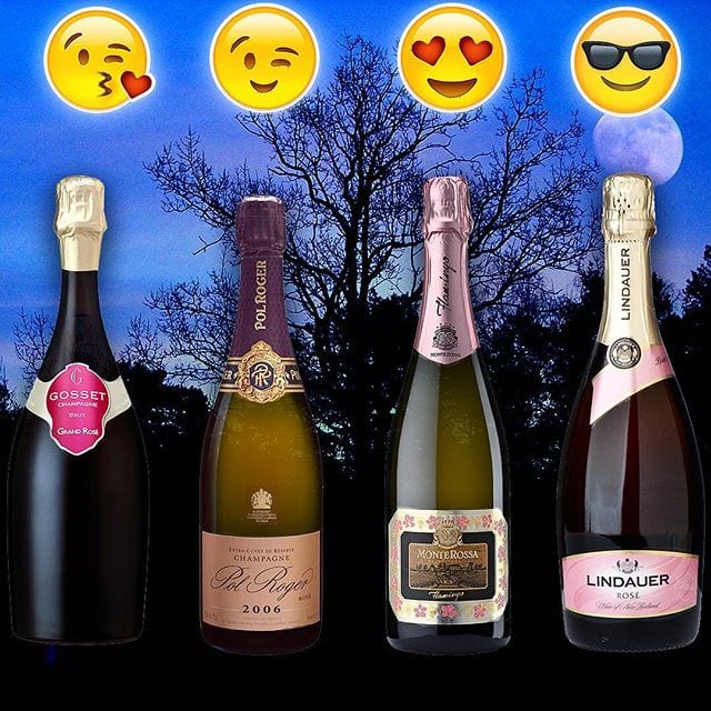 Emoji-rösta - Vilket av dessa rosébubbel är din favorit?
Rosébubbel till julmat är en helt perfekt kombo! Sältan i både skinka, syltor, sill och kaviar samt umamin från köttbullar, korvar och andra charkuterier gifter sig finfint med de lite mer fruktiga rosébubblen.
@espumante_ab @wardwines @thewineagency @wineworldsweden