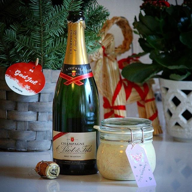 GOD JUL
Hoppas ni alla får en underbar dag till bredden fylld med värme, kärlek, god mat och bubbel!
Champagnesillen blev en succé och kommer nog att bli en jultradition hos oss!
Ha det finfint!