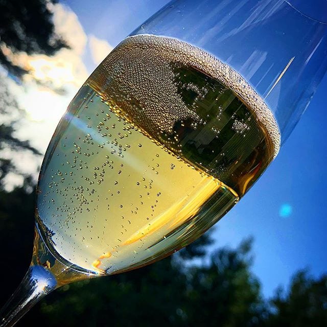 Visst är det en fantastiskt avkopplande att njuta bubbel på fredagskvällen?
@orrefors @erikalagerbielke