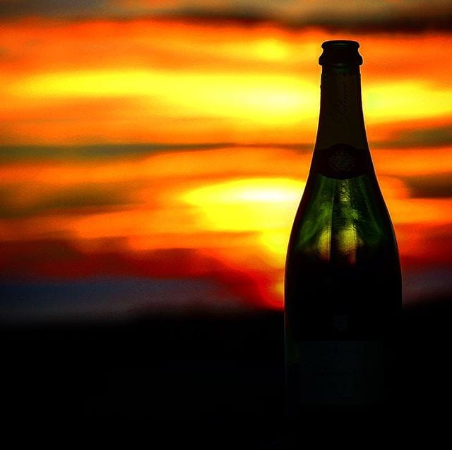 Hoppas ni haft en underbar midsommar! Själv avslutar jag dagen med att njuta ett glas bubbel i solnedgången. Skål på er!