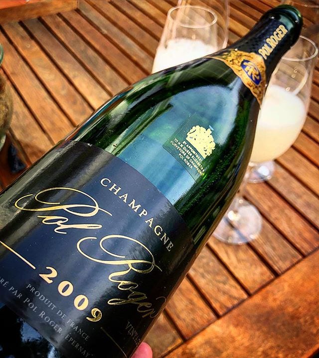 Min champagne jag plockar fram när det är dags att fira - vilket jag gör idag!
_______________
? Pol Roger Brut Vintage 2009 (nr 7536; 569 kr).
 60% Pinot Noir och 40% Chardonnay.
 0,5 g/100 g (5 g/L)
? Komplex, utvecklad doft med inslag av gula äpplen, rostat bröd, hasselnötter och apelsin.
 Torr, komplex, utvecklad, mycket frisk smak med inslag av gula äpplen, gula plommon, rostat bröd, nougat och citrus.
 Perfektion innesluten i en flaska. Den har en trevligt fruktig doft som är ytterst komplex. Varje nytt andetag ger en djupare upplevelse som även ökar med stigande temperatur. Smaken är även den mycket komplex och anspelar mycket på mogna frukter i kombination med en härlig brödighet. Syran är balanserad och anspelar på grapefrukt. I Brut Vintage 2008 upplevdes syran mer balanserad samt att aromspektrat är större, men denna är i gengäld mer fruktig och tillgänglig just nu. Utsökt!
? 9,0 (exceptionell champagne)!
______________________
@ldhpolroger @pol_roger @orrefors