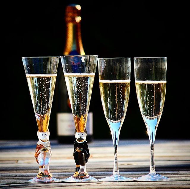 ️TÄVLING️
I samarbete med @orrefors har jag fått möjlighet att tävla ut ett par av dessa glas! Allt du behöver göra är att svara på frågan;
️Är Prosecco ett bubbel?
️Följ @orrefors
️Tagga några vänner som gillar bubbel!
På lördag presenteras två vinnare som får antingen ett par Sparkling Devil eller Chateau. Vågar man inte så vinner man aldrig! LYCKA TILL!!