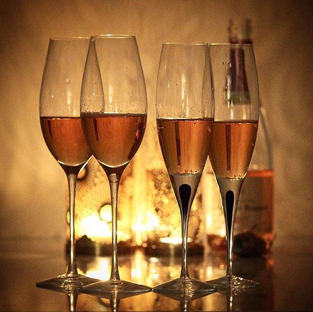 ️TÄVLING️
I samarbete med @orrefors har jag fått möjlighet att tävla ut dessa underbart vackra glas! Allt du behöver göra är att svara på frågan;
️Görs champagne i Frankrike?
️Följ @orrefors & @mousserande.se
️Tagga några vänner som gillar bubbel!
På lördag presenteras två vinnare som får ett par av antingen Difference eller Intermezzo. Vågar man inte så vinner man aldrig! LYCKA TILL!!