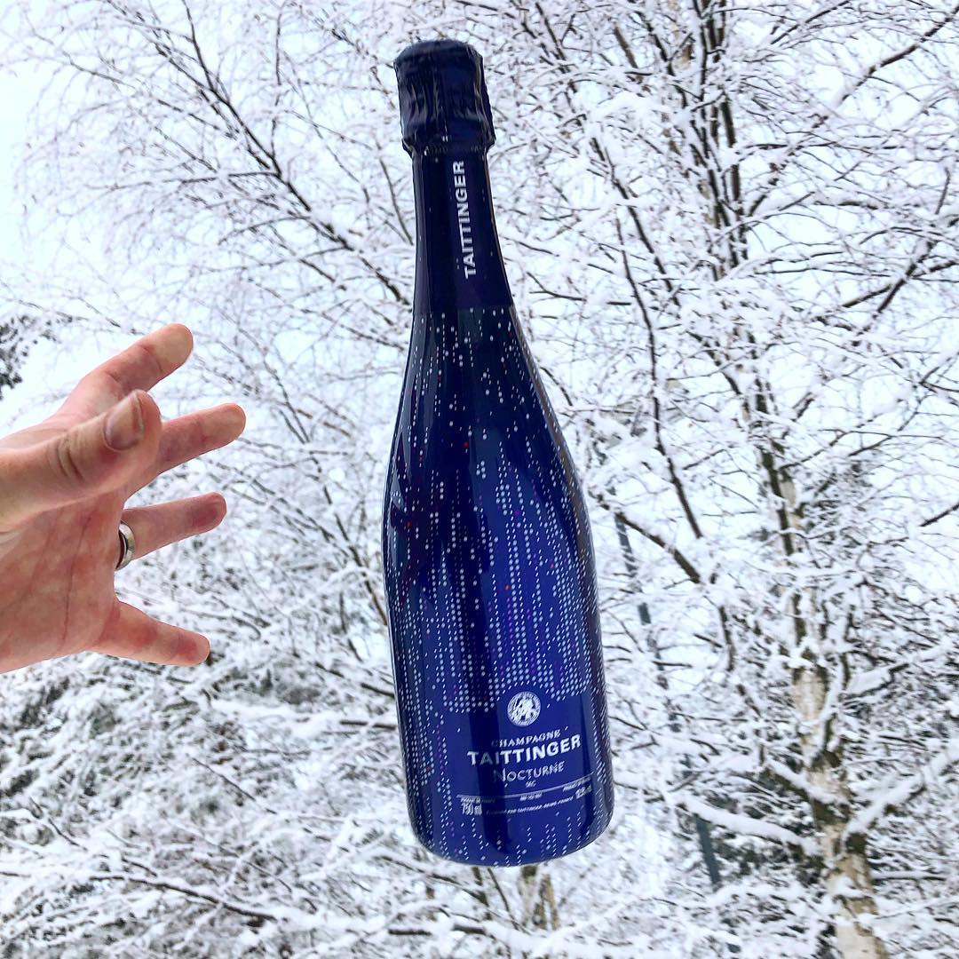 Här kommer lite bubbel till alla er som glömt inhandla! Skål på er!
@we_and_wine @champagnetaittinger